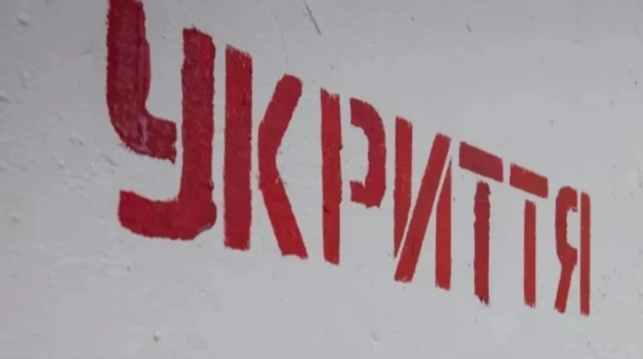 18-поверховий будинок у Шевченківському районі Києва, пошкоджений уламками ракети вночі 26 липня 2026 року