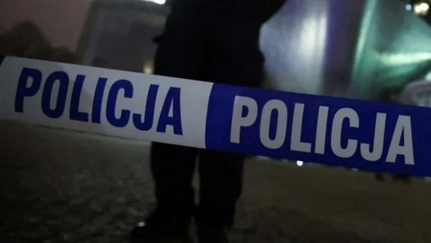 Наслідки падіння невідомого об'єкта у Тарнаві-Колонії: вирва діаметром близько 10 метрів та обгорілі металеві фрагменти