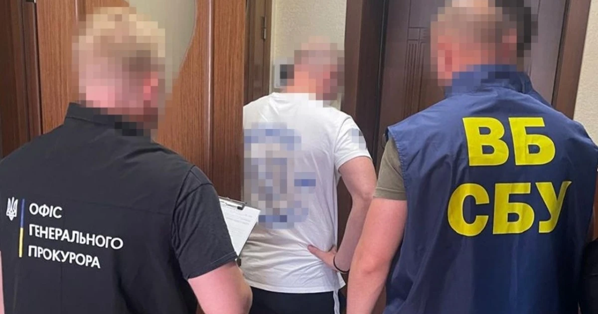 Робоче місце та вилучені гроші під час обшуків у заступника голови Хмельницької ОВА