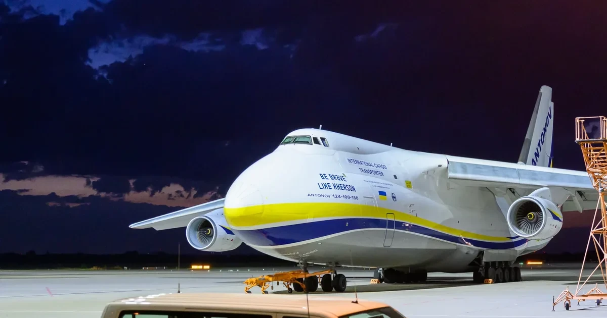 Український Ан-124 в аеропорту Лейпцига