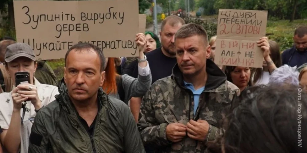 Петро Пантелеєв під час мітингу на Теремках у Києві, 8 серпня 2026 року