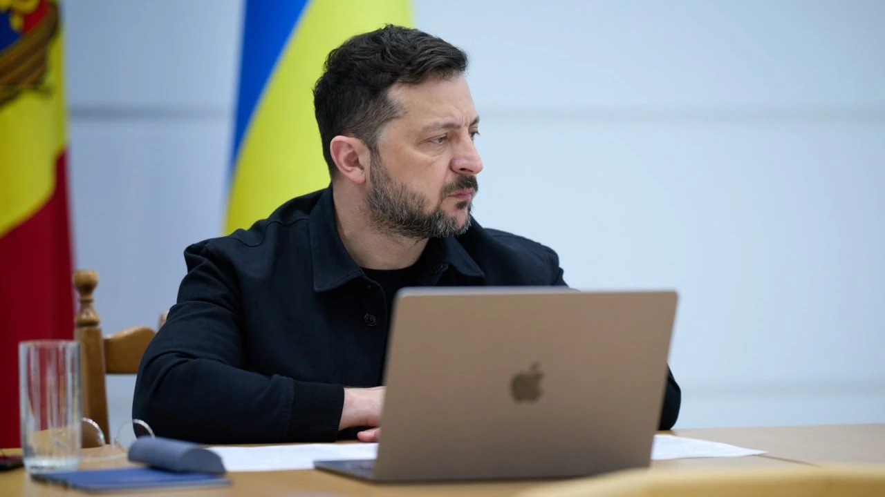 Володимир Зеленський під час інтерв'ю та ілюстративне фото системи Patriot