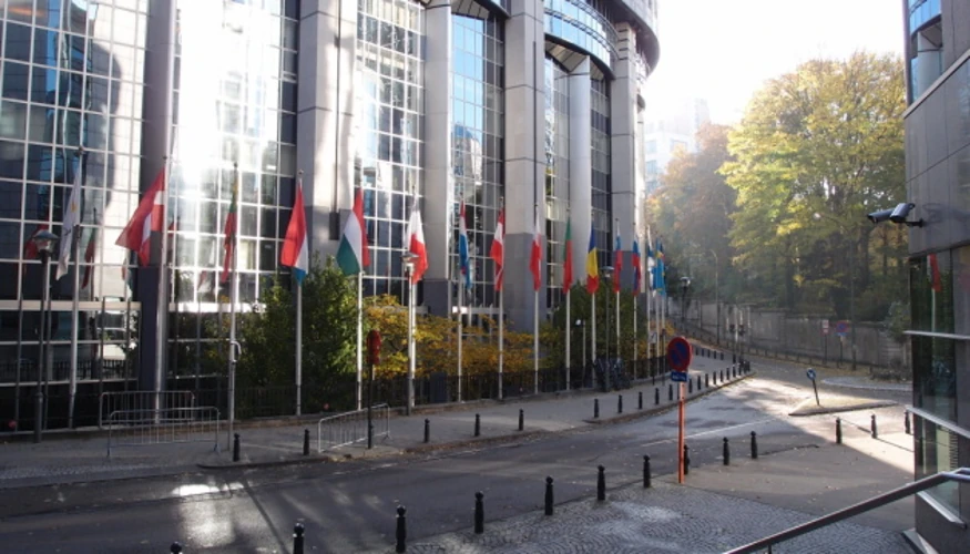 Роль Європарламенту та єврокомісара Кубілюса в рішенні щодо оборонного фонду для України